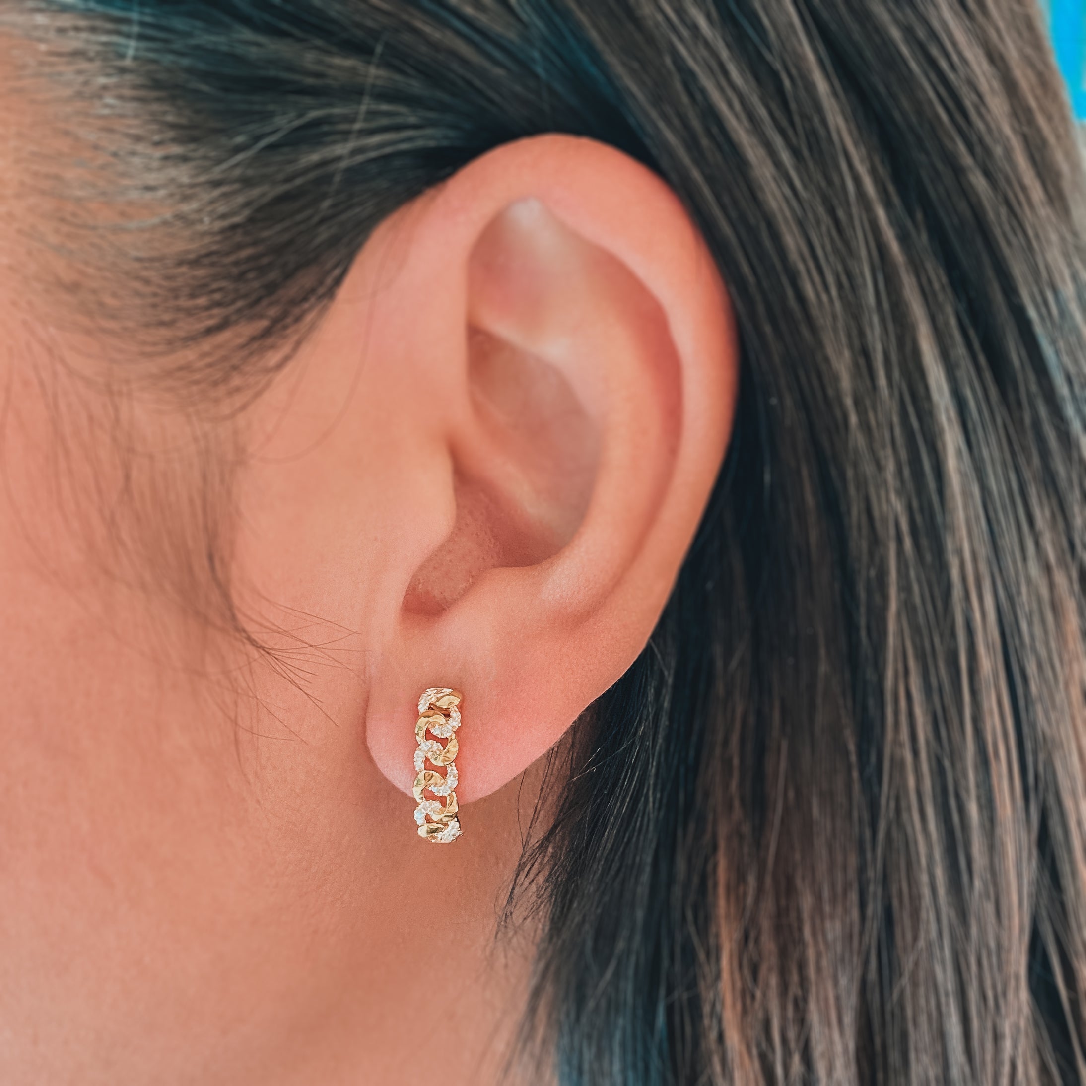14k Yellow Gold Lightweight Hoop Earrings (3mm)